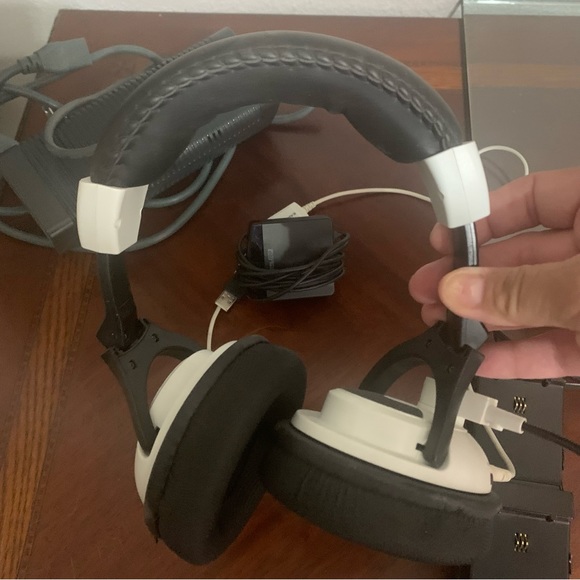 Xbox 360 Console Bundle with 3 Controllers 60gb - Picture 6 of 16